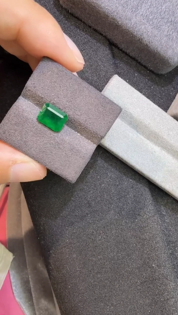 未镶嵌定制定制祖母绿2.38克拉吉尔德沃顿绿
