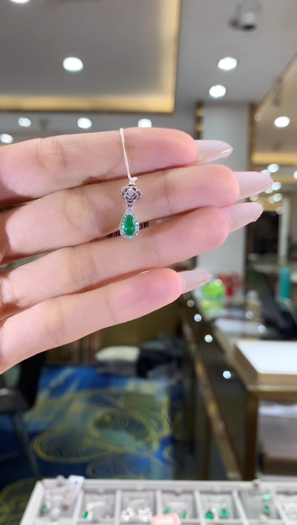 【闪购商品】祖母绿吊坠18K金镶嵌31分祖母绿吊坠