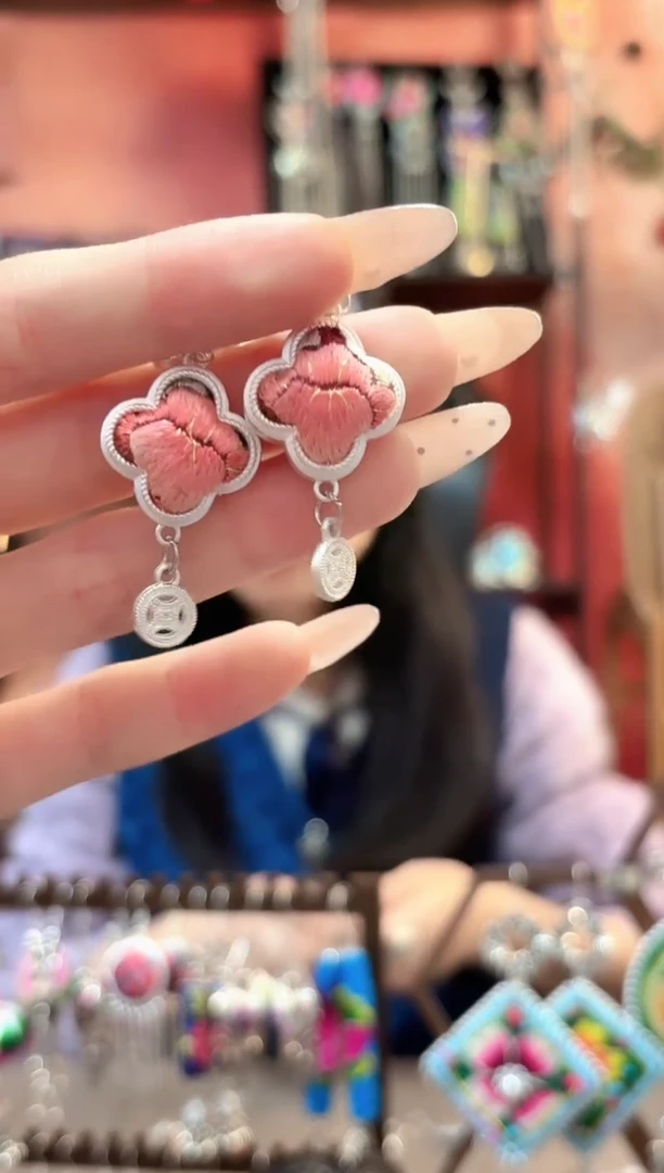 织绣云织谣民族风精美饰品  358