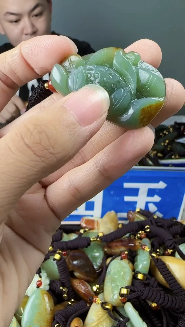 和田玉未镶嵌颈饰1