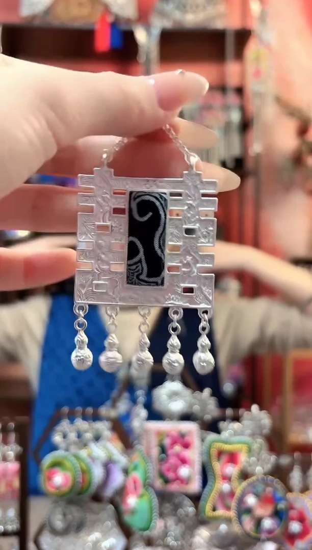 织绣云织谣民族风精美饰品   435