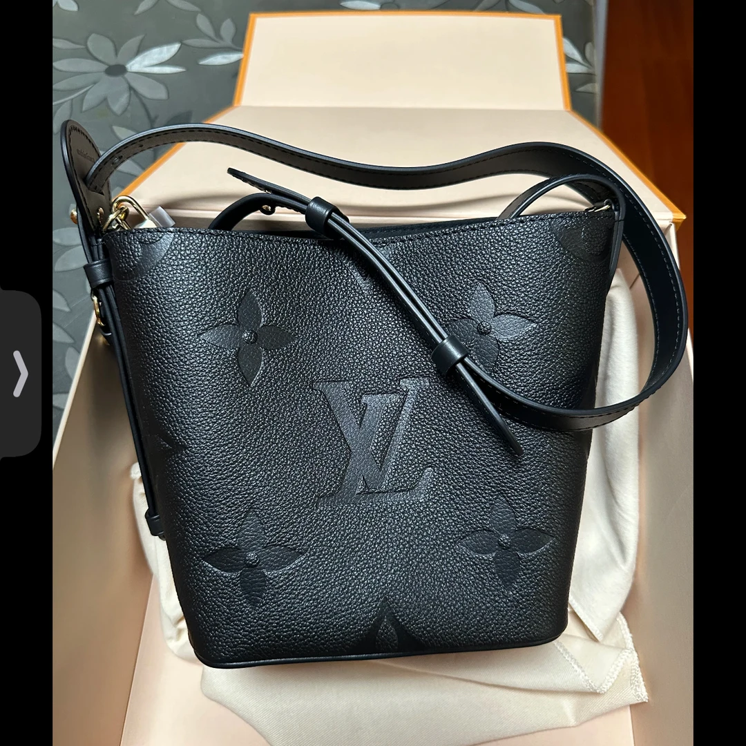 未使用 LouisVuitton/路易威登 lv 新款全黑 all in bb 包包