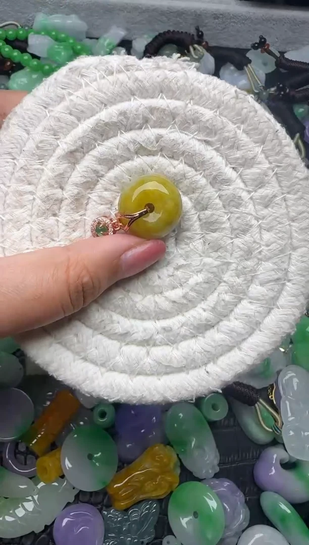 颈饰未镶嵌翡翠缅甸翡翠吊坠