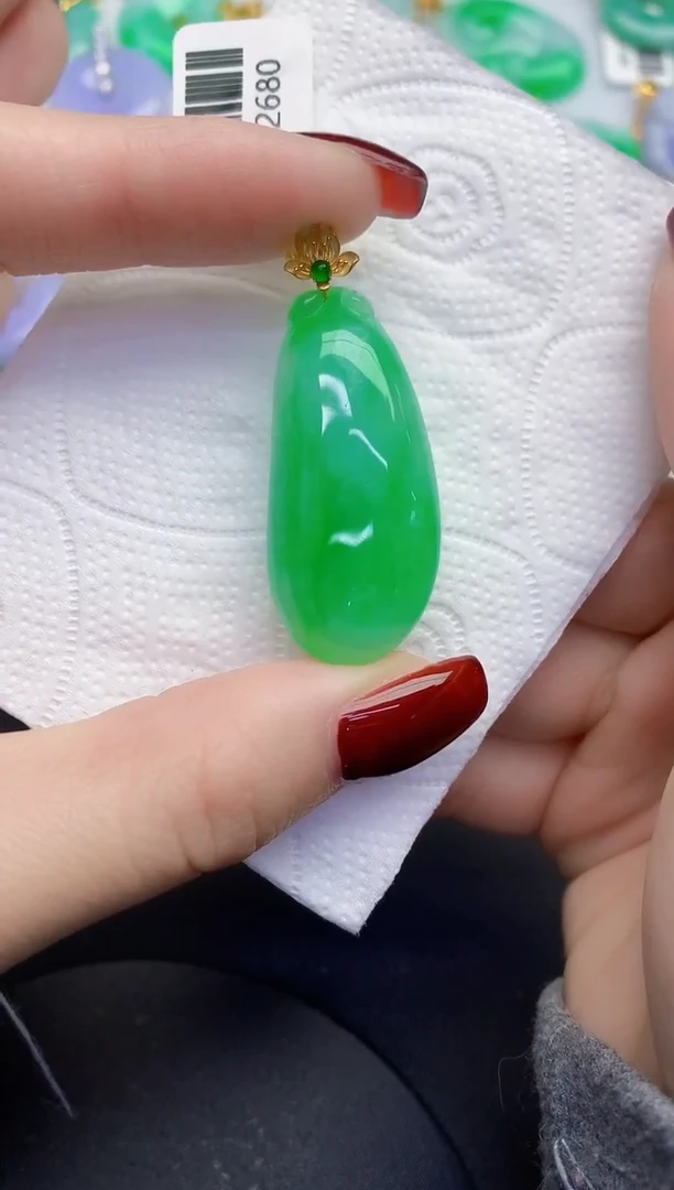 颈饰18K金镶嵌翡翠缅甸天然翡翠A货