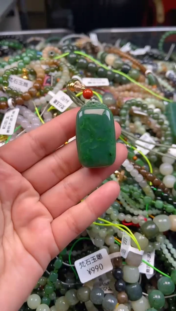 和田玉未镶嵌颈饰1