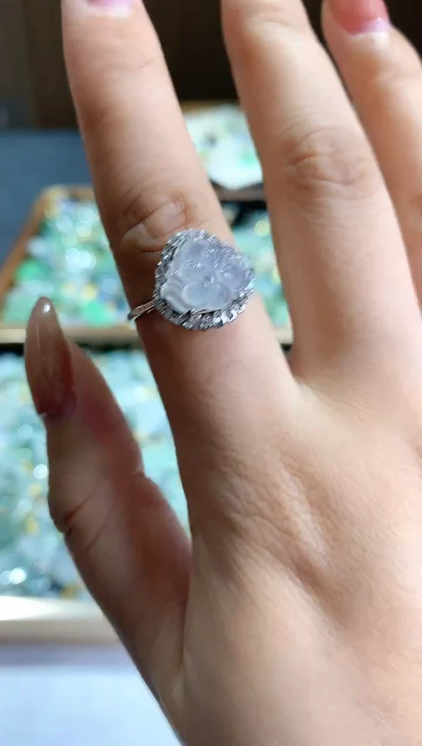 颈饰银S925镶嵌翡翠2025113001