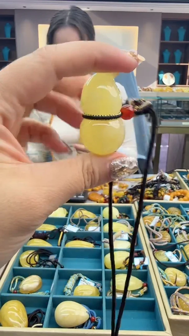 琥珀颈饰未镶嵌118秒拍号 假一罚三