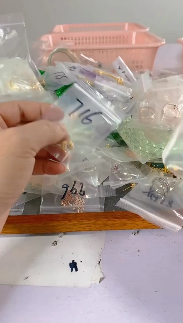 【闪购商品】水晶颈饰银S925镶嵌716红宝，蓝宝，多样性发一件赠链