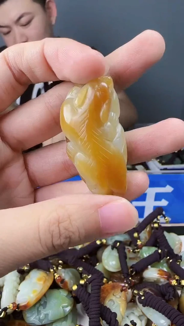 和田玉未镶嵌颈饰1