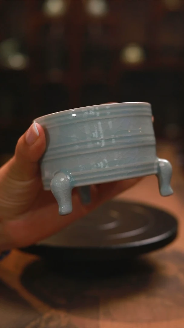 原矿青绿釉小弦纹樽