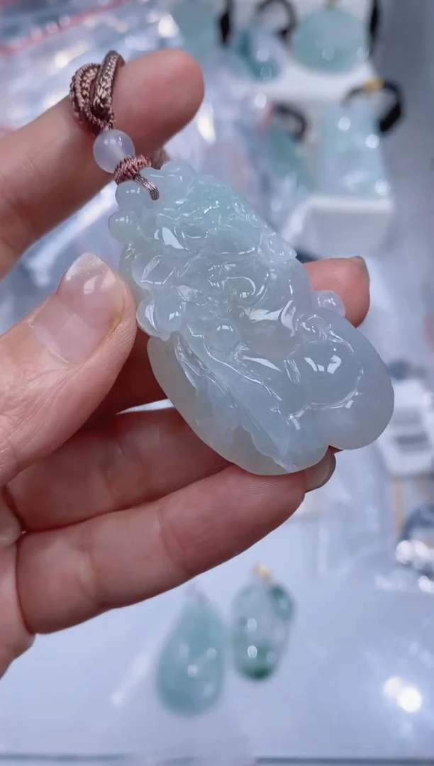 颈饰未镶嵌翡翠吊坠