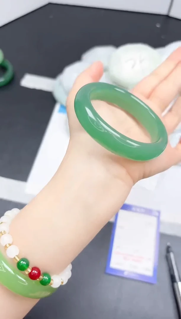 未镶嵌手镯石英质玉A102/52.8