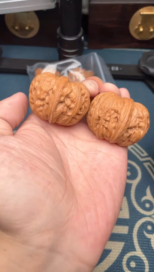 文玩核桃吊坠元宝全品42+
