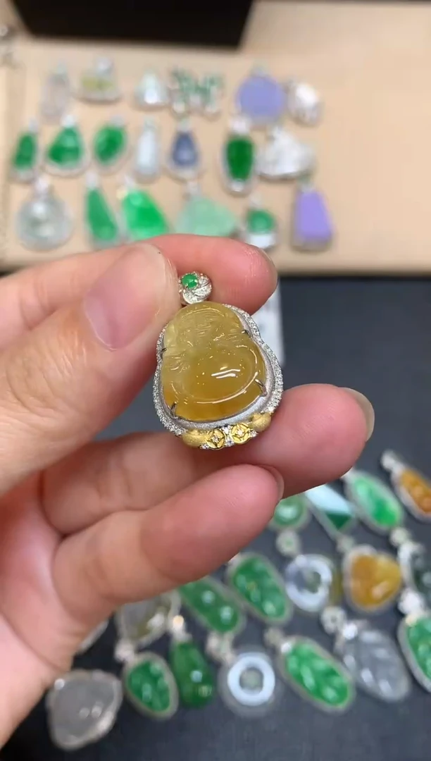 颈饰18K金镶嵌翡翠财神【无服务费