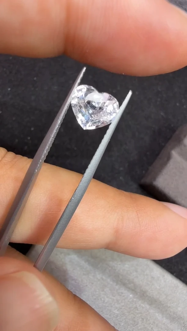 未镶嵌定制定制蓝宝石天然1.73克拉无烧白色国际证书