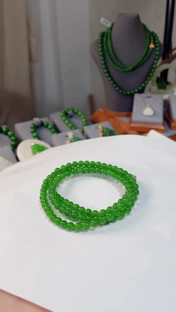 颈饰18K金镶嵌和田玉传世级 6mm ±