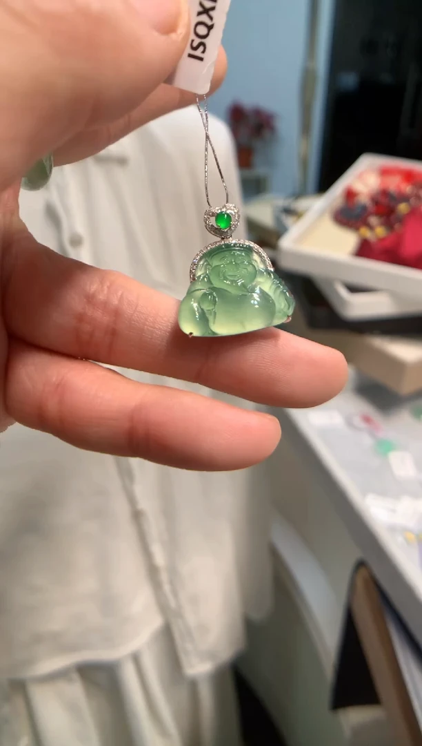 颈饰18K金镶嵌翡翠财神