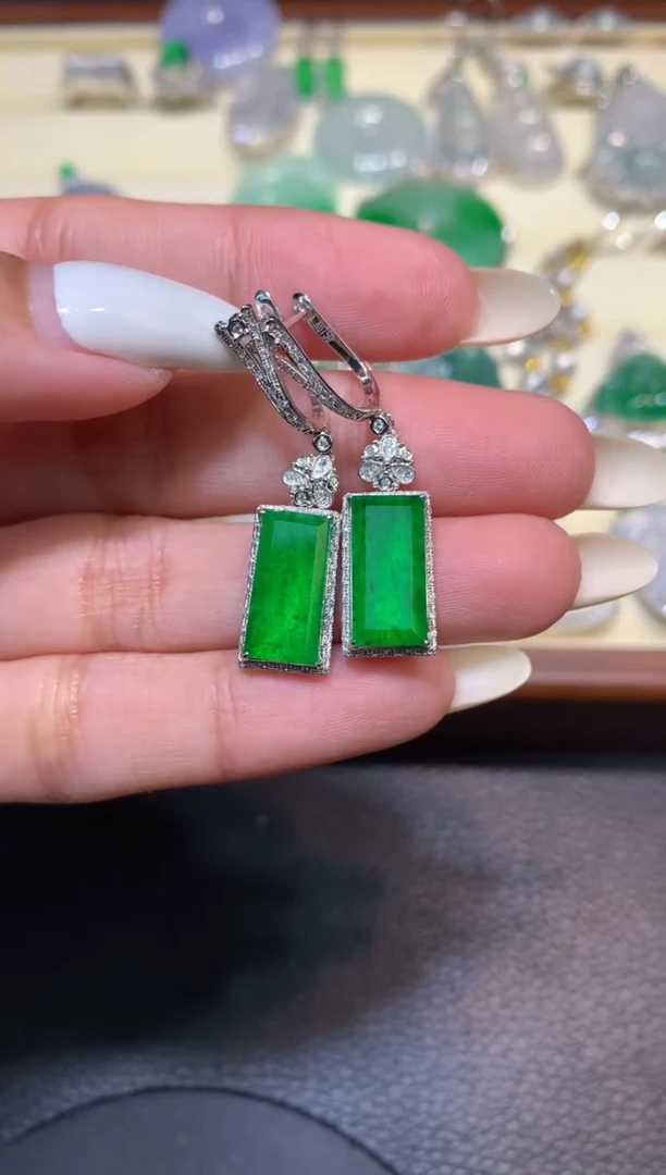 18K金镶嵌翡翠耳饰1