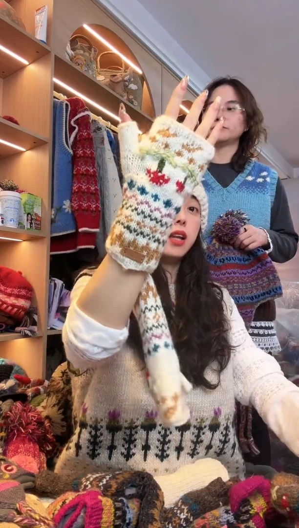 纯棉百羊毛刺绣半包手套