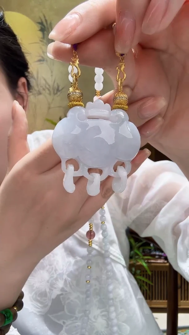 颈饰未镶嵌翡翠吊坠
