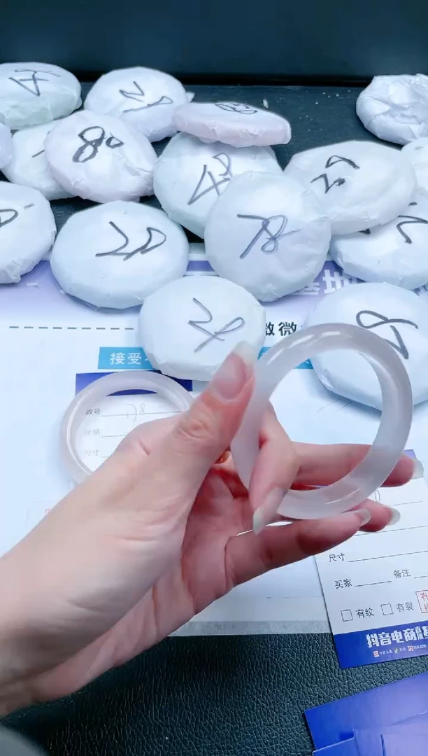 【闪购商品】石英质玉手镯未镶嵌22J179-53