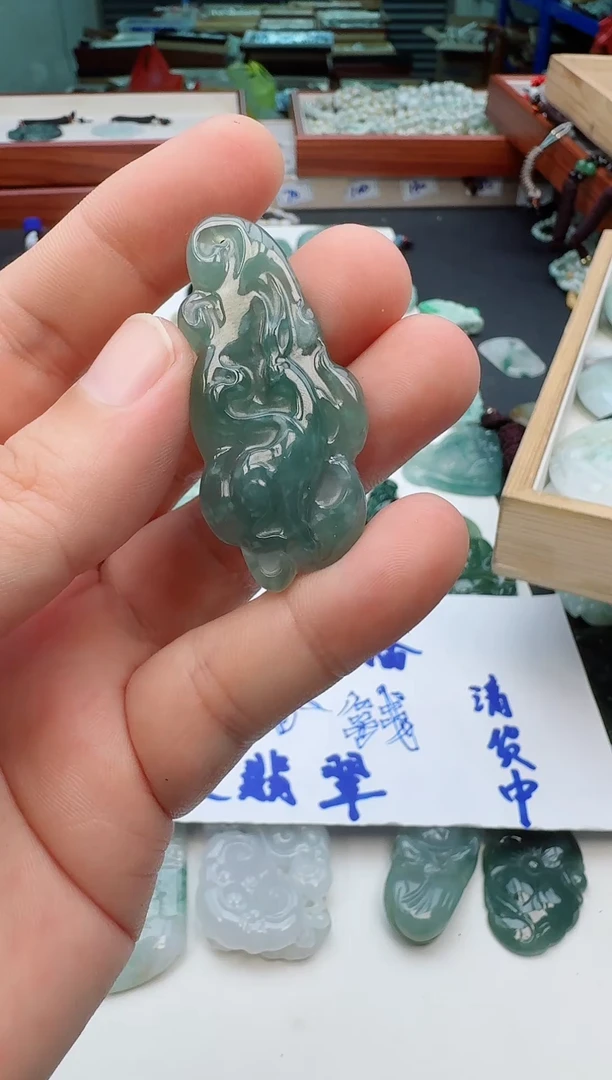 翡翠未镶嵌颈饰1