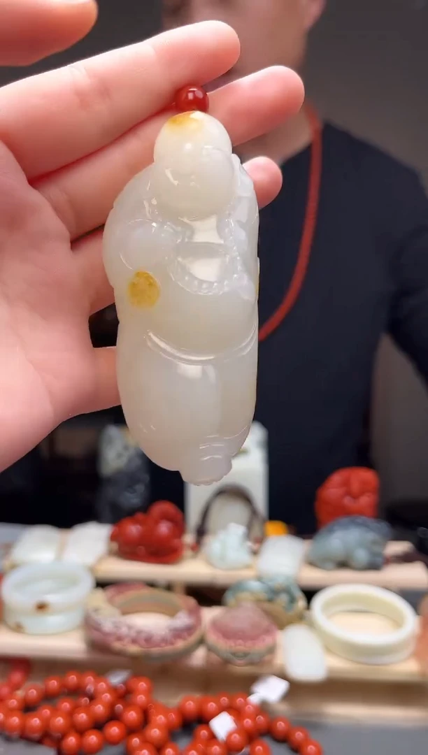 颈饰未镶嵌和田玉吊坠