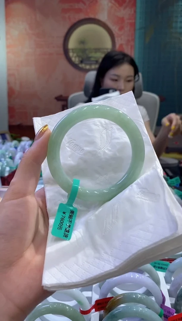 翡翠手镯未镶嵌多人06266