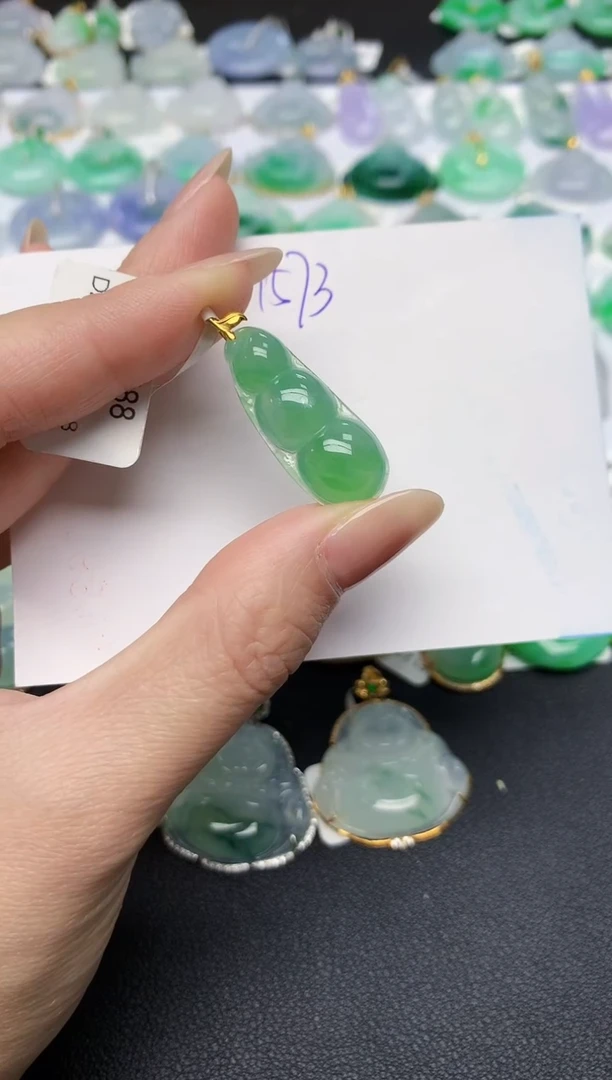 颈饰18K金镶嵌翡翠天然缅甸A货翡翠百元以上9元证书费自理