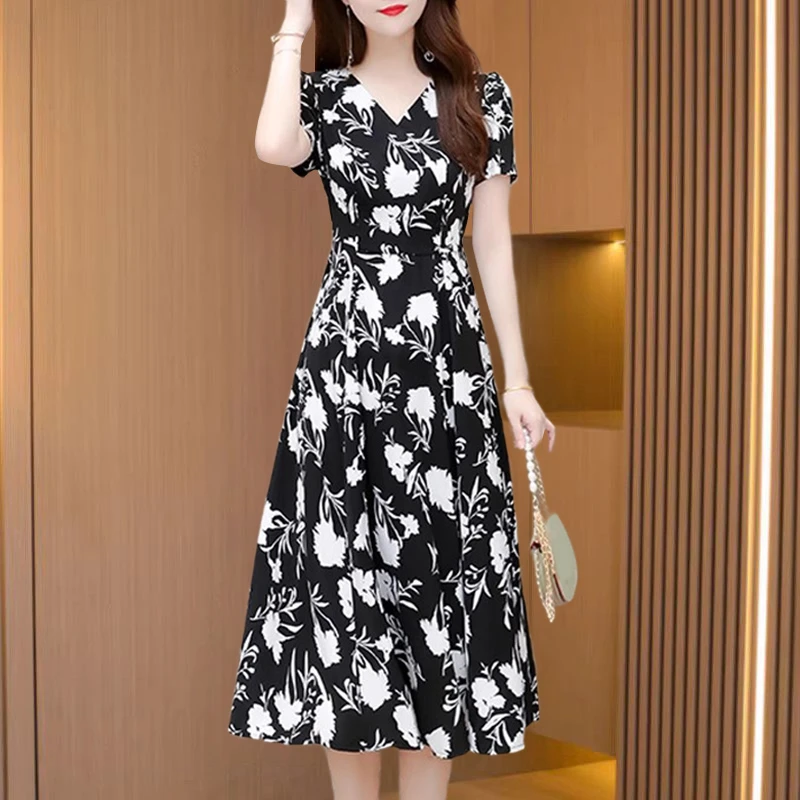 碎花连衣裙女春夏2025年新款中年妈妈优雅气质时尚洋气夏装连衣裙