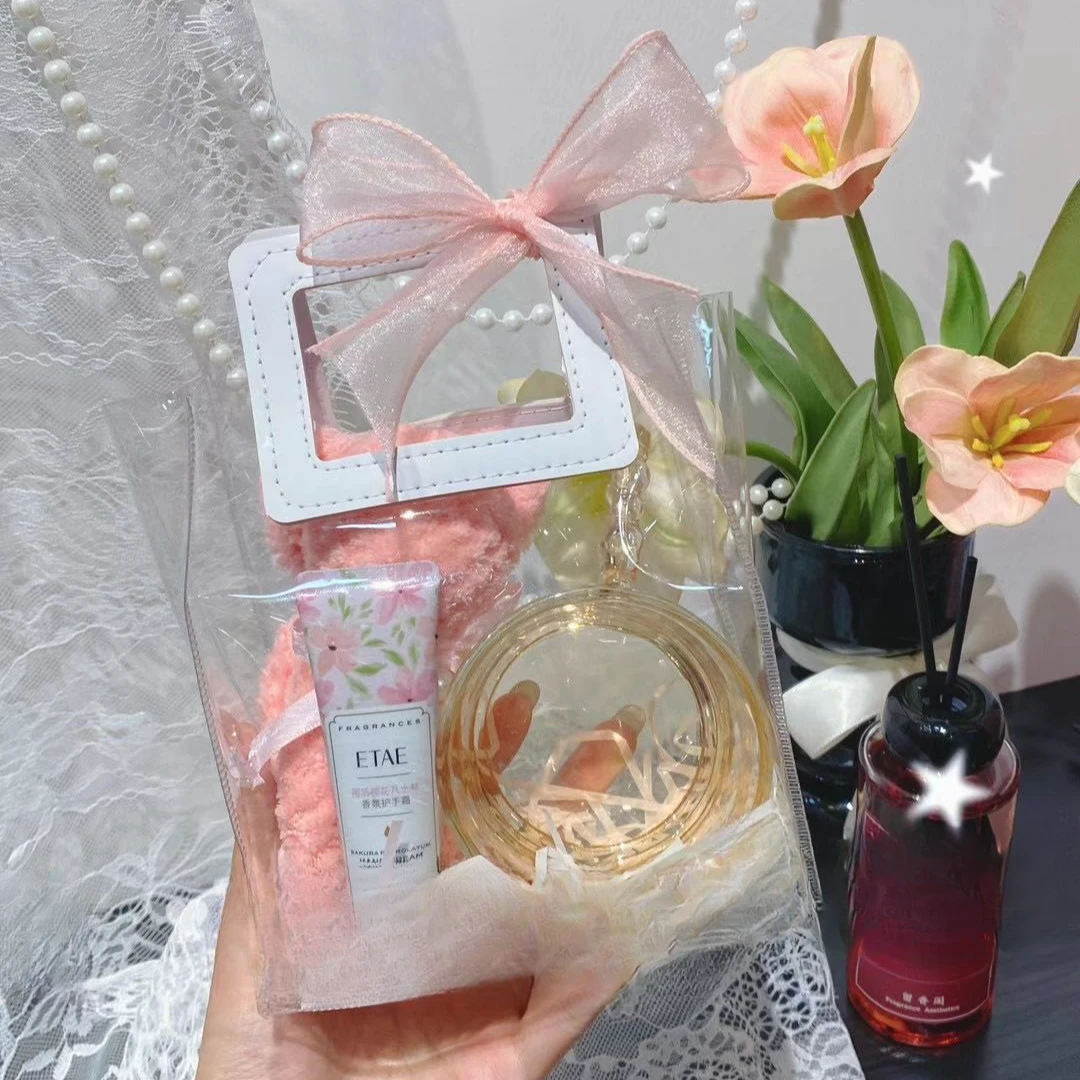 2毛巾小熊护手霜水杯礼盒