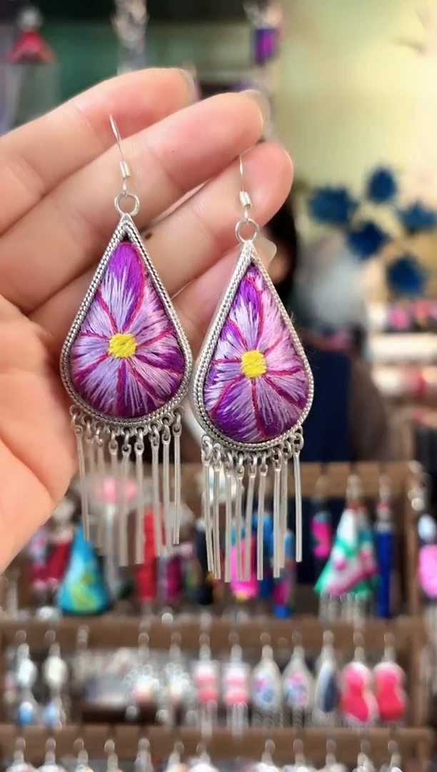 彩云南阁非遗老绣饰品578