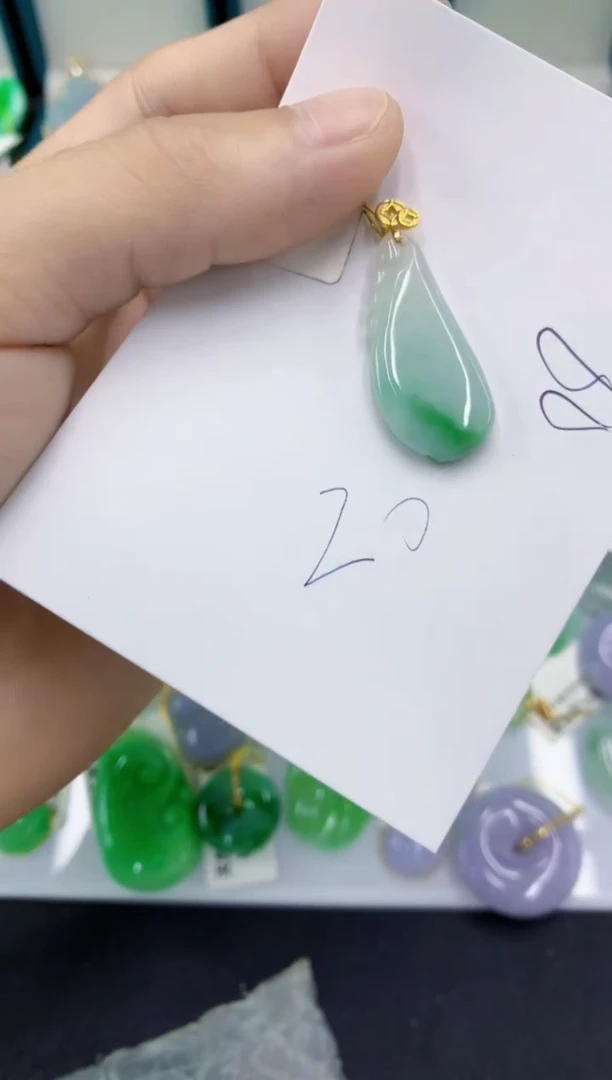 翡翠未镶嵌颈饰翡翠