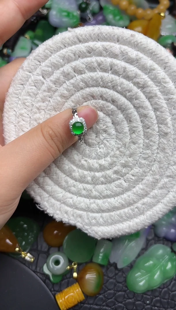 颈饰未镶嵌翡翠缅甸翡翠吊坠