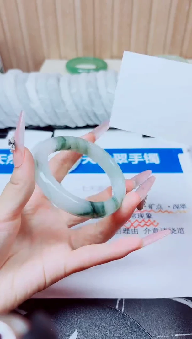 未镶嵌手镯石英质玉134/55.3