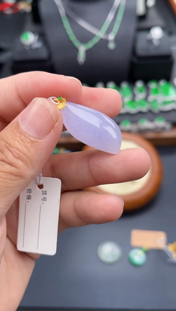 吊坠(不含链)18K金镶嵌翡翠多人