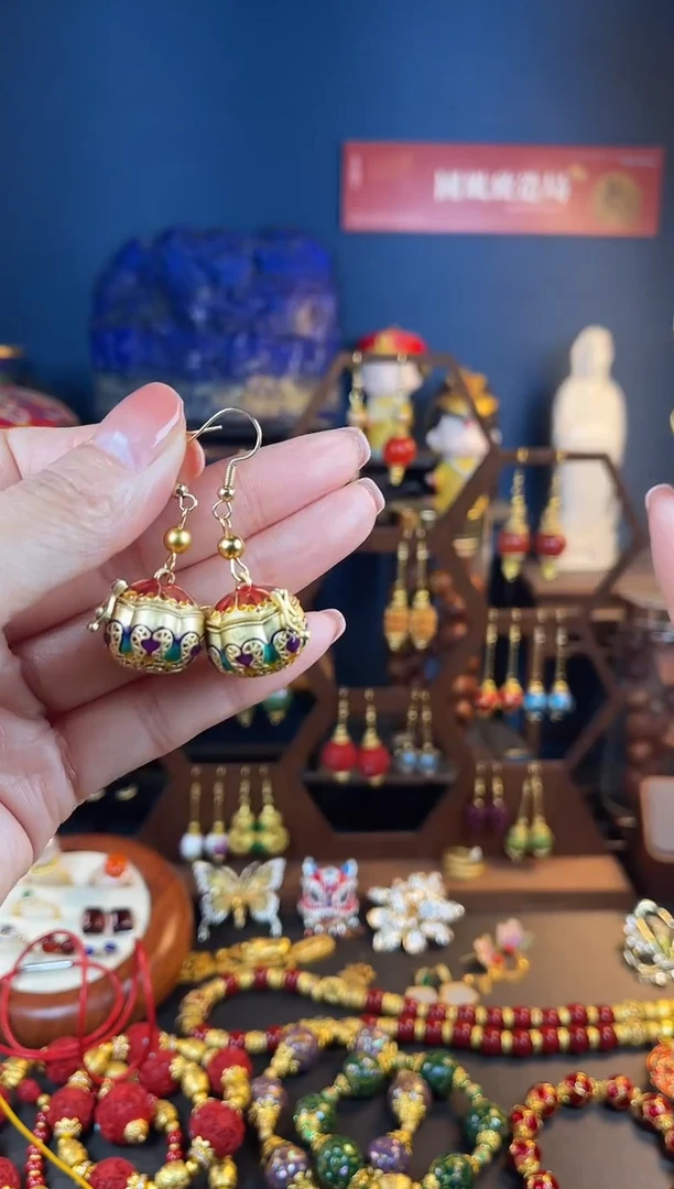 【闪购商品】柿柿如意珐琅耳钩