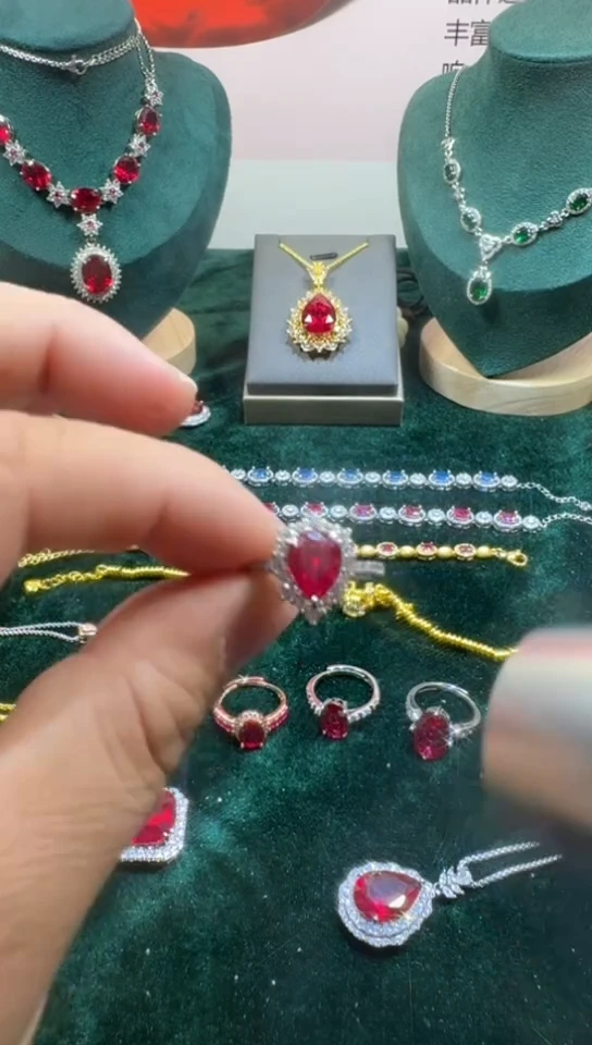 18K金镶嵌戒指红宝石0