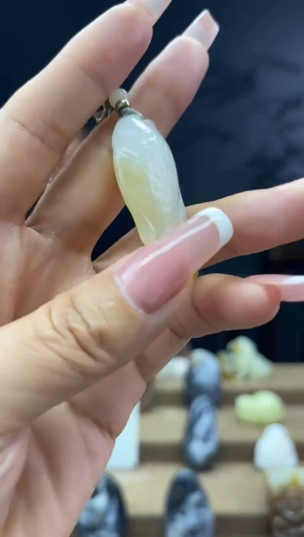 颈饰未镶嵌和田玉1