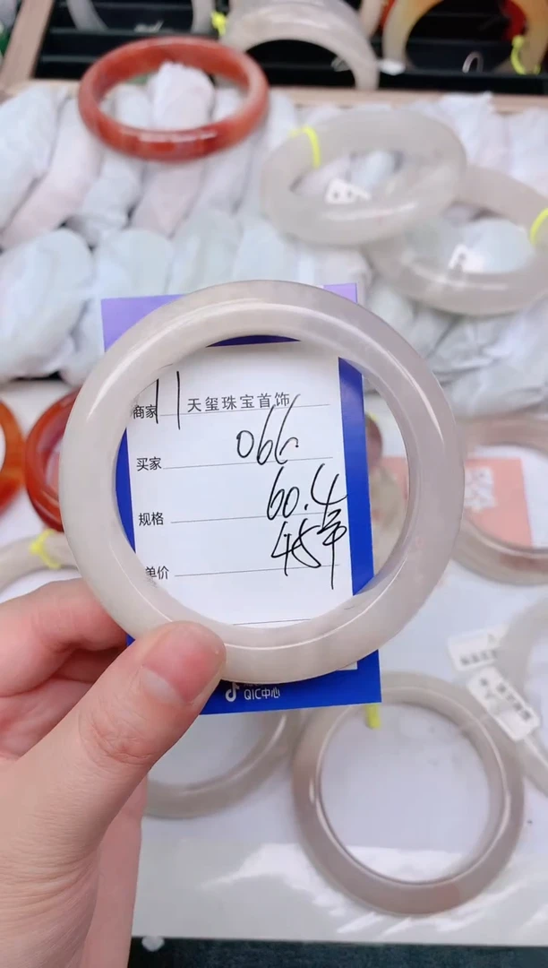 【闪购商品】石英质玉手镯未镶嵌066