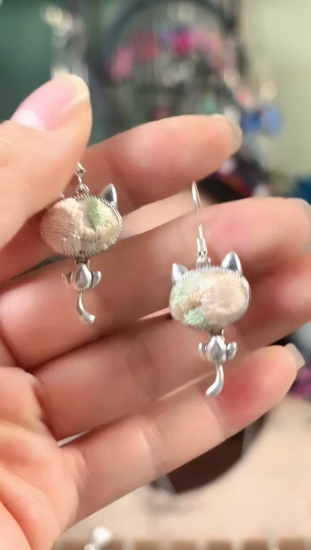 彩云南阁非遗老绣饰品680