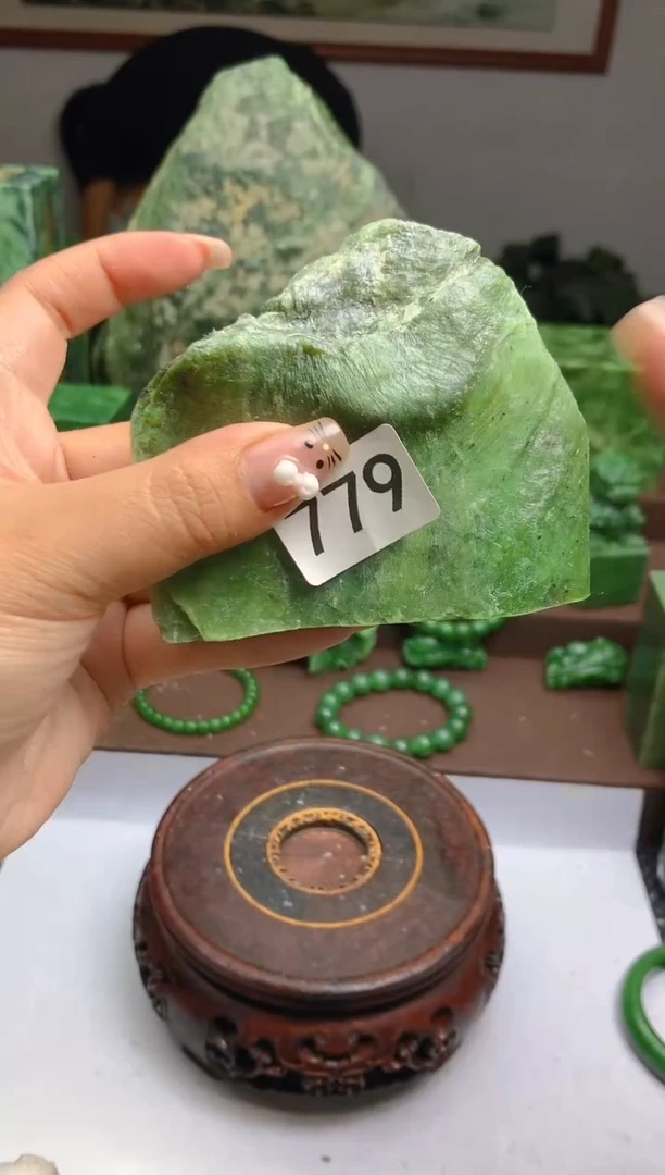 和田玉（碧玉）未镶嵌珠宝半成品1