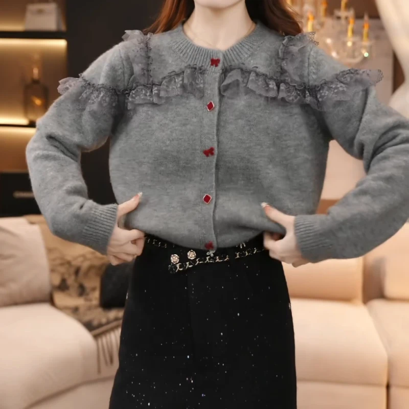 冬季新款气质小众设计感拼接蕾丝圆领百搭显瘦针织上衣LK2501132