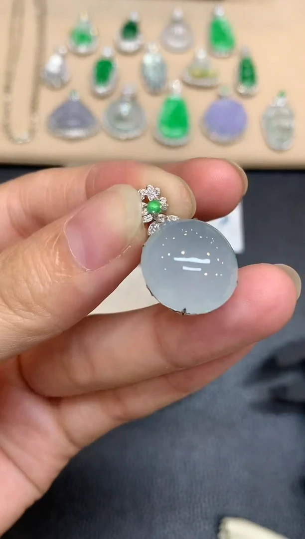 颈饰18K金镶嵌翡翠蛋面【无服务费