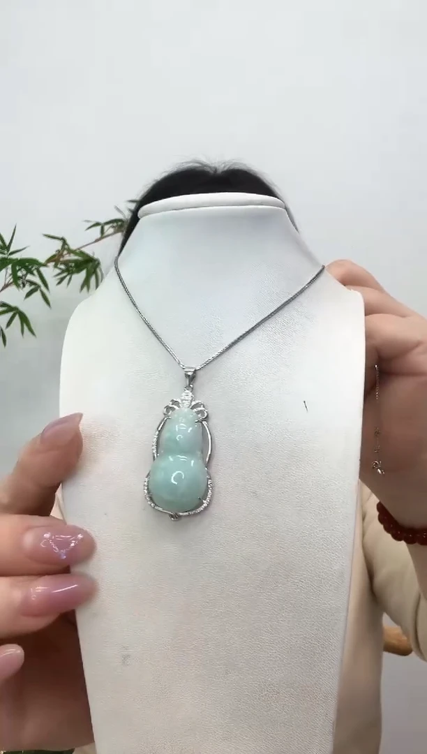 【闪购商品】翡翠吊坠(赠链)银S925镶嵌葫芦