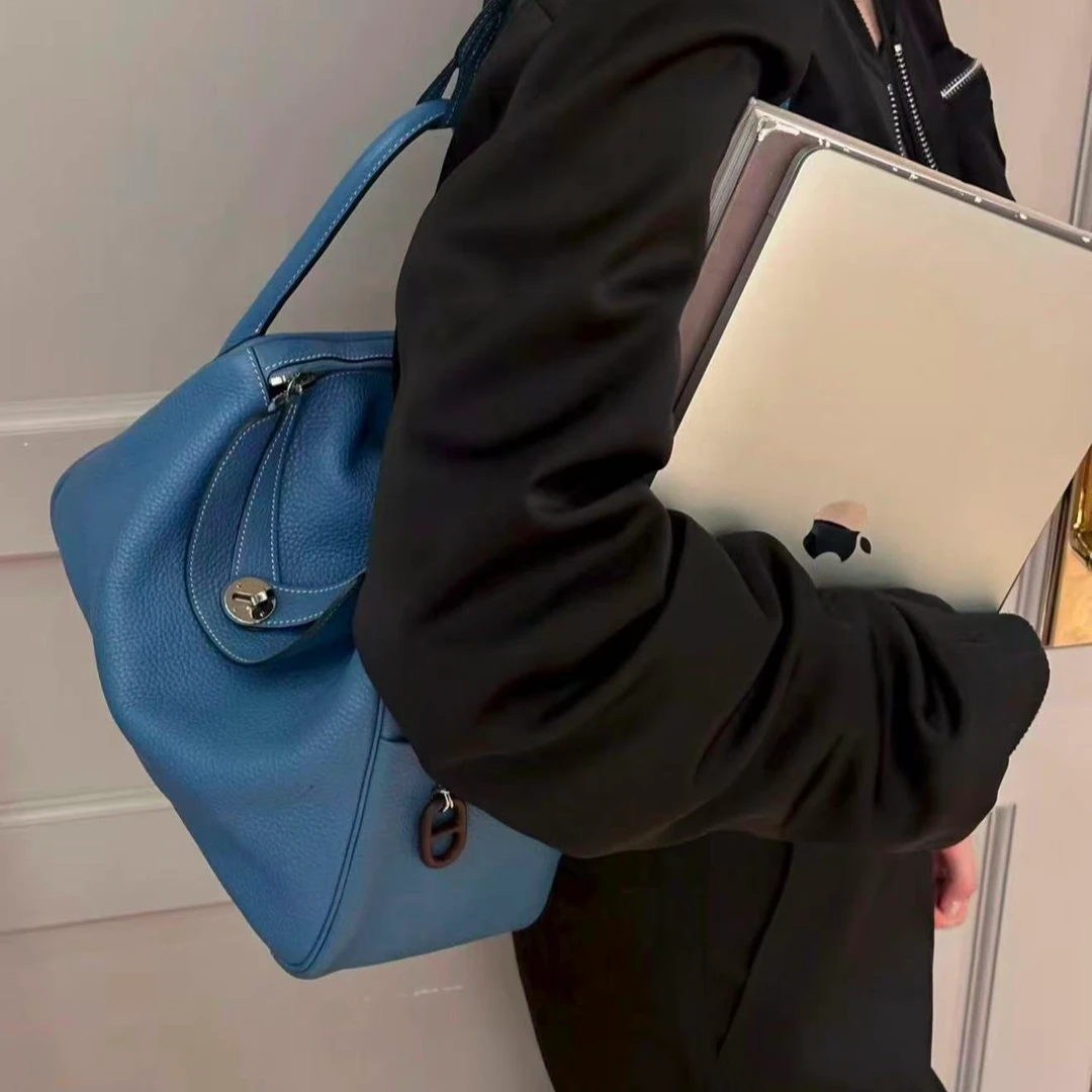 99新 Hermes/爱马仕 爱马仕lindy34牛仔蓝银扣tc皮r单肩包9468003