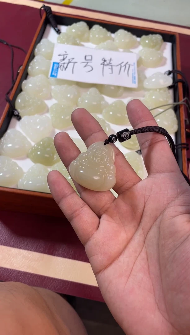 吊坠(赠链)未镶嵌石英质玉冬***阳40佛