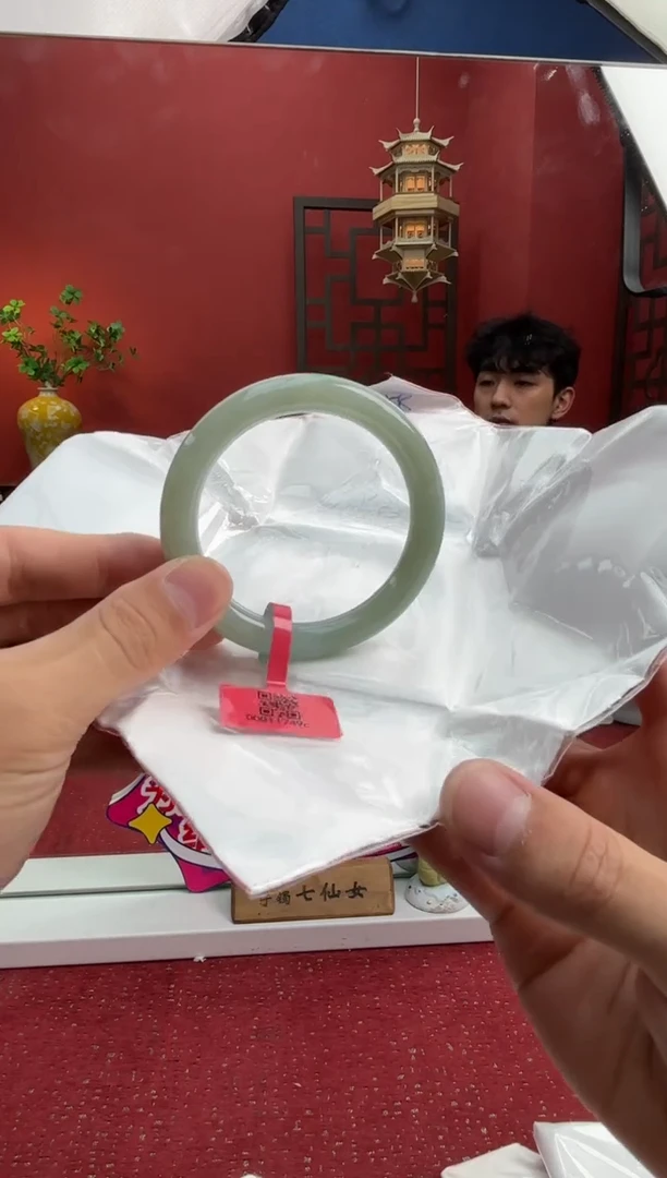 未镶嵌手镯（圆镯）翡翠翡翠手镯4
