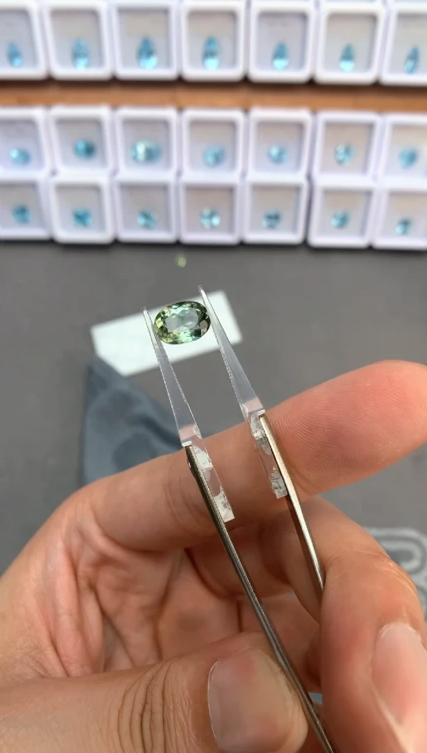 未镶嵌裸石定制碧玺2.4ct 05019