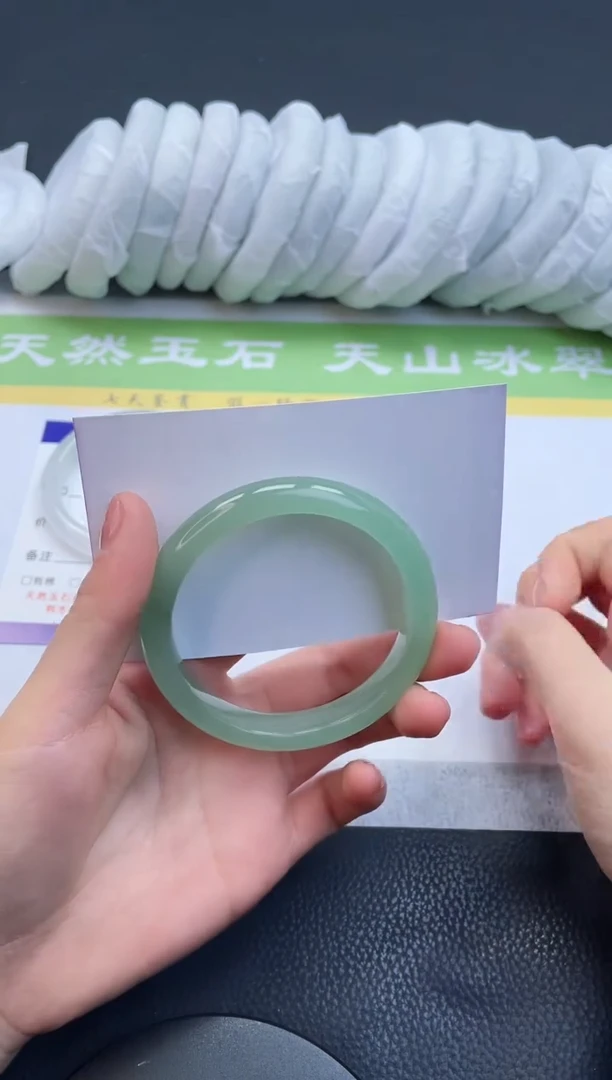 【闪购商品】石英质玉手镯未镶嵌A5-56+